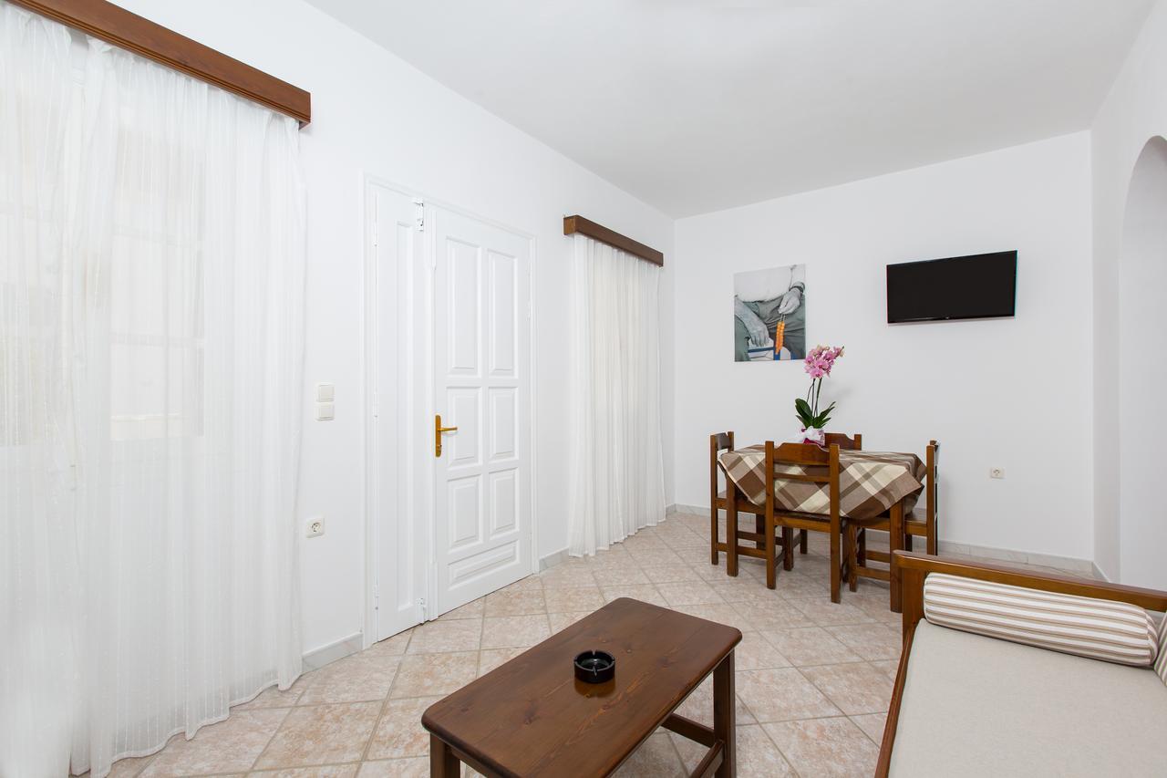 Mylos Hotel Vívlos Екстериор снимка