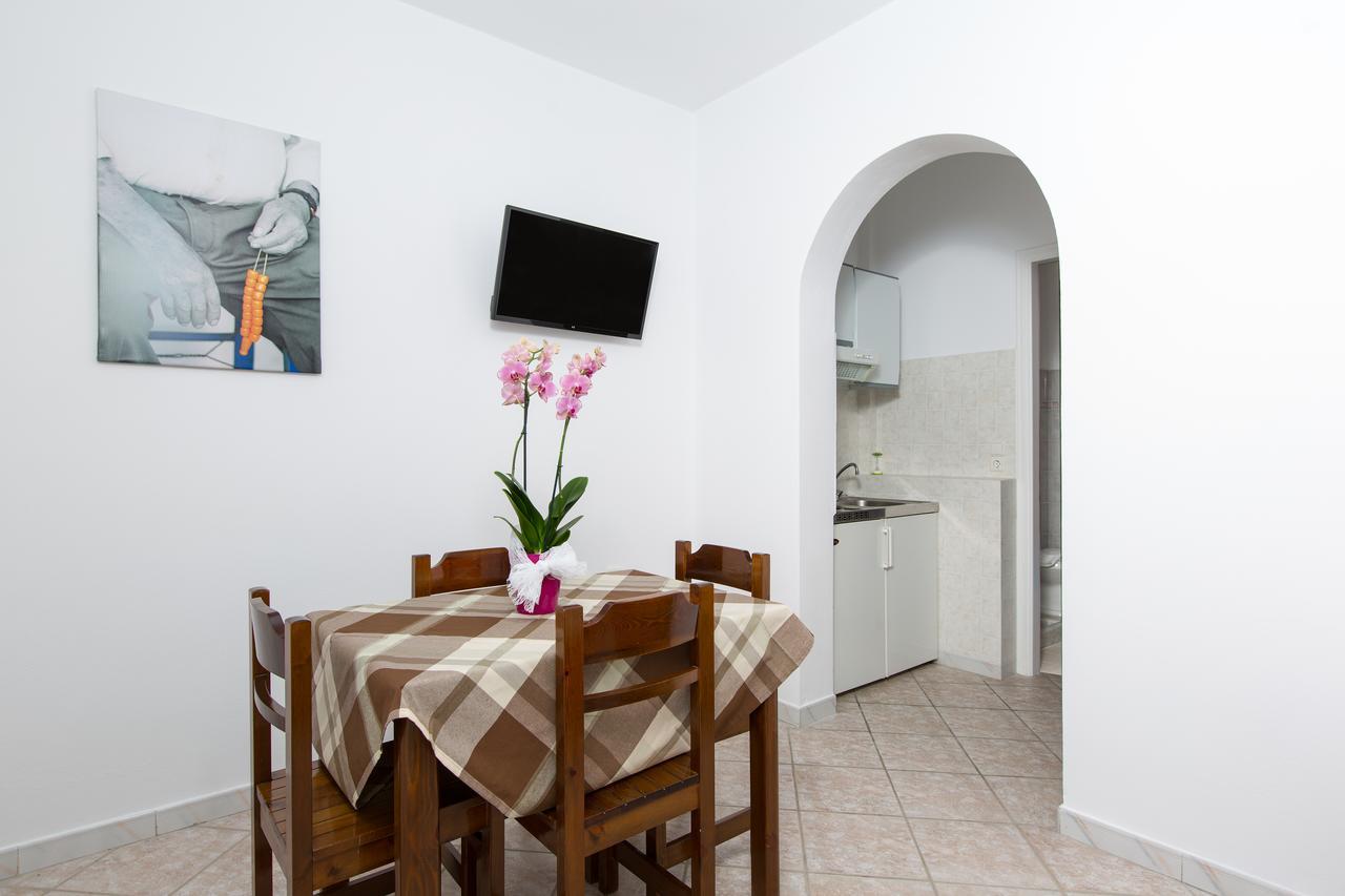 Mylos Hotel Vívlos Екстериор снимка