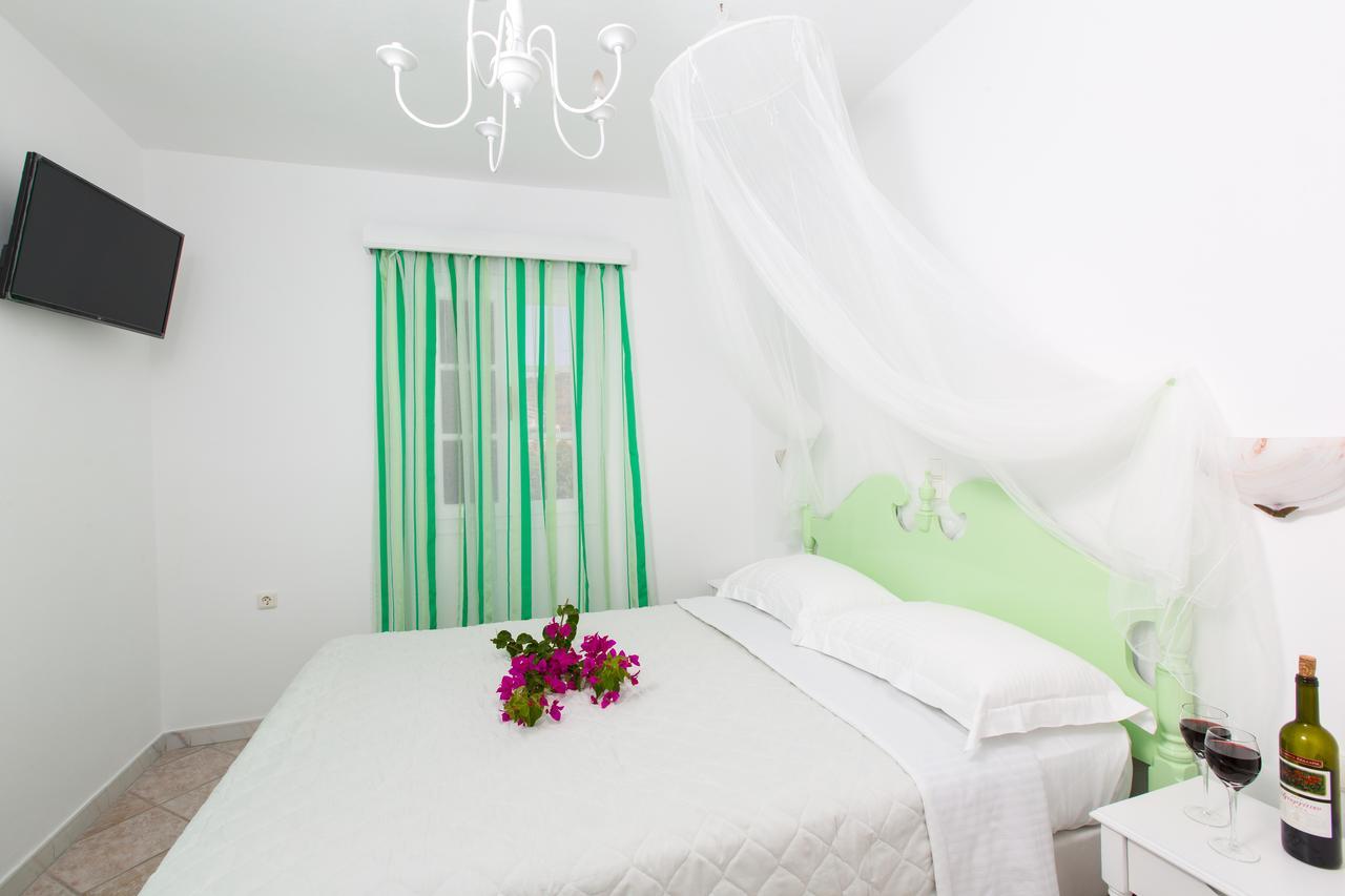 Mylos Hotel Vívlos Екстериор снимка
